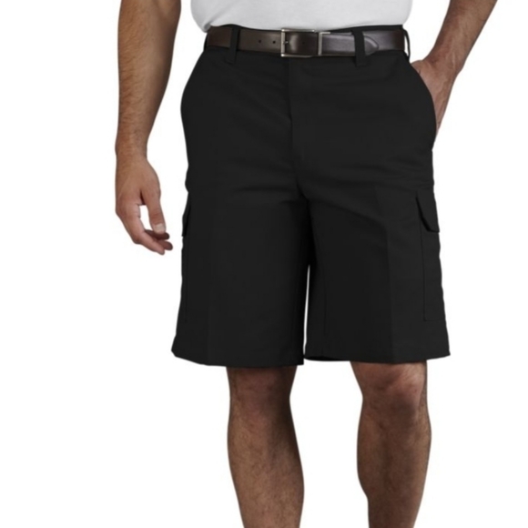4 pair Black Cintas cargo shorts - Picture 1 of 3